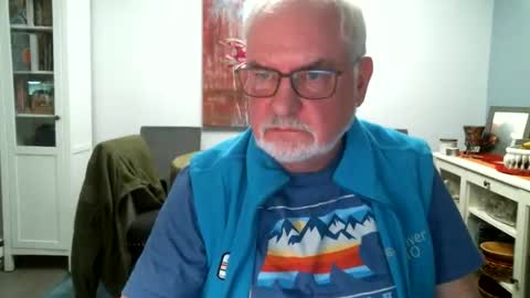 Snapshot of loop102 chatting on April 2026 02:38:01 AM loop102 online show from April 2026 02:38:01 AM