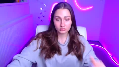 Lora online show from November 2025 12:28:01 PM