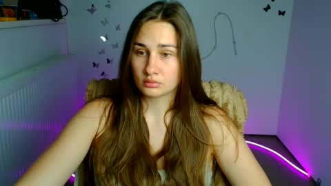 Snapshot of lora_kisses chatting on June 2026 05:37:01 AM Lora online show from June 2026 05:37:01 AM