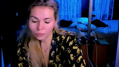 Lora online show from October 2025 02:37:02 AM