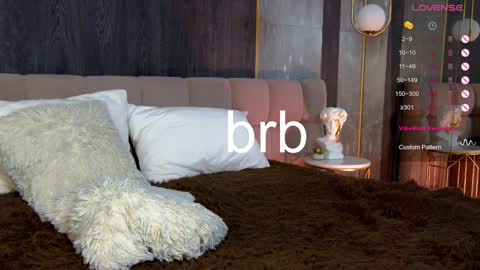 Loraine online show from December 2024 07:32:02 PM