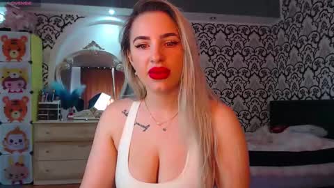 Queen LoraSinClare online show from April 2026 06:55:02 AM