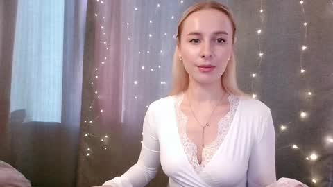 Snapshot of loravine chatting on April 2026 01:52:02 PM loravine online show from April 2026 01:52:02 PM