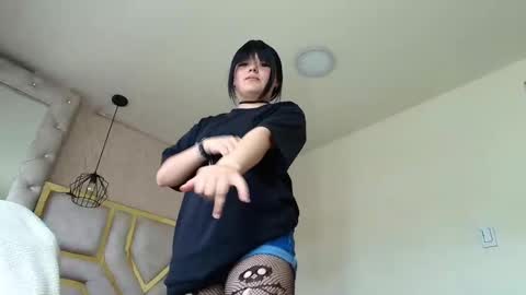   online show from October 2025 06:50:01 PM