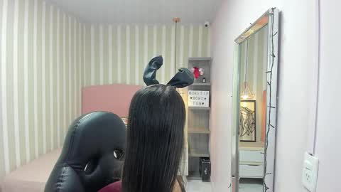 lorelaigiven online show from December 2025 12:32:02 PM