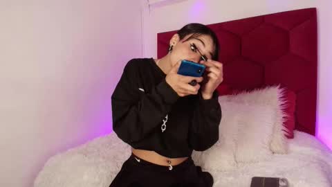 LORELI online show from November 2025 03:28:01 AM