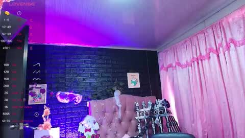 Loren online show from October 2025 09:03:01 PM