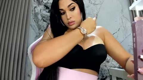 Doll Queen online show from November 2025 06:04:02 PM