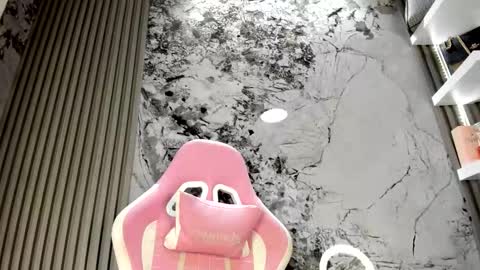 Doll Queen online show from February 2026 06:11:01 PM