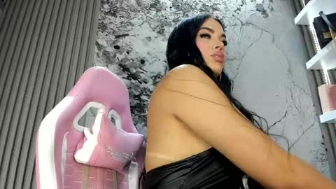 Snapshot of loren_baker chatting on May 2026 11:04:02 AM Doll Queen online show from May 2026 11:04:02 AM