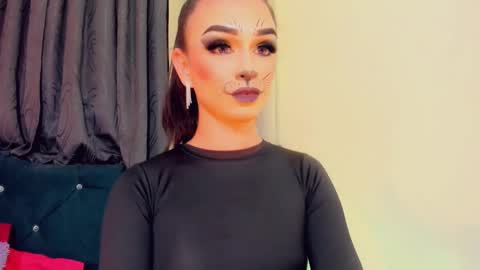 lesly lorena online show from October 2025 03:43:02 AM