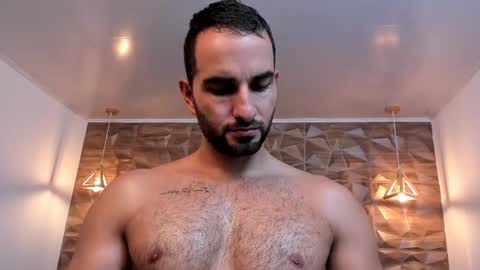  L O R E N Z O  Thumbs Up help  online show from February 2025 05:46:02 PM