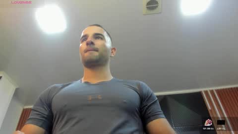  L O R E N Z O  Thumbs Up help  online show from October 2025 11:11:02 AM