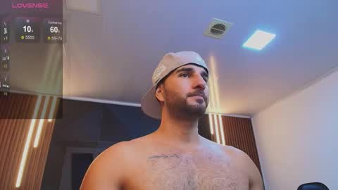  L O R E N Z O  Thumbs Up help  online show from March 2026 05:17:02 PM