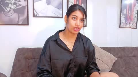 loretahorny online show from December 2025 12:54:01 PM