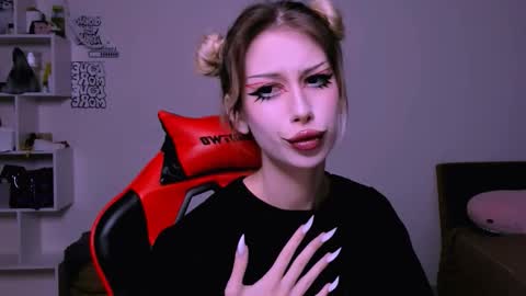 Lori online show from December 2025 06:24:02 PM