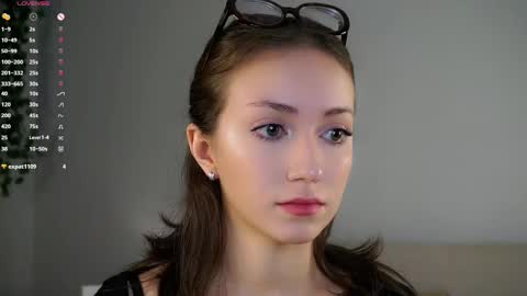 Naomi online show from November 2025 09:14:01 PM