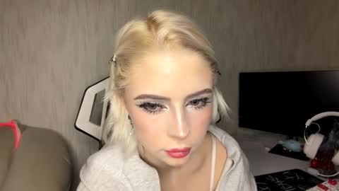 Isabel online show from December 2025 05:12:02 AM