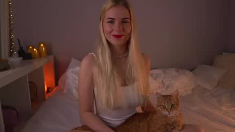 Lorrie online show from May 2026 09:26:02 AM