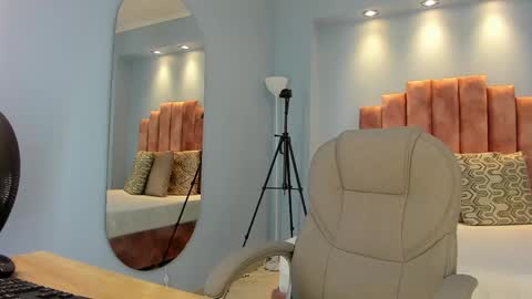 Snapshot of lou_rosse chatting on May 2026 08:06:02 PM Lou Rosse online show from May 2026 08:06:02 PM