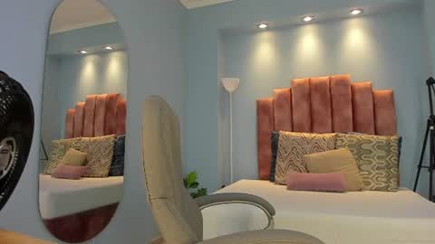  Lou Rosse  online show from July 2026 07:02:02 PM