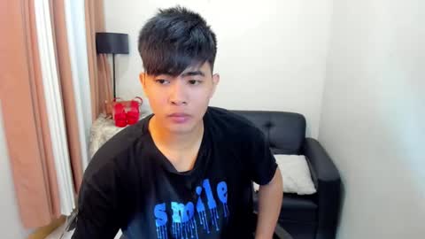 Snapshot of louie_cute_asian chatting on February 2025 01:34:01 AM Kylie online show from February 2025 01:34:01 AM