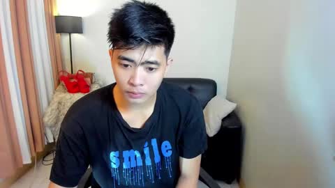 Snapshot of louie_cute_asian chatting on February 2025 12:40:02 AM Kylie online show from February 2025 12:40:02 AM