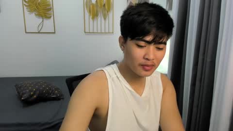 Snapshot of louie_cute_asian chatting on February 2025 04:18:02 AM Kylie online show from February 2025 04:18:02 AM