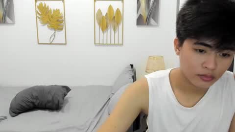 Snapshot of louie_cute_asian chatting on March 2025 03:51:02 PM Kylie online show from March 2025 03:51:02 PM