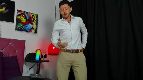 Snapshot of louis_bcasta1 chatting on February 2025 11:10:02 AM OF louis bcasta1 online show from February 2025 11:10:02 AM