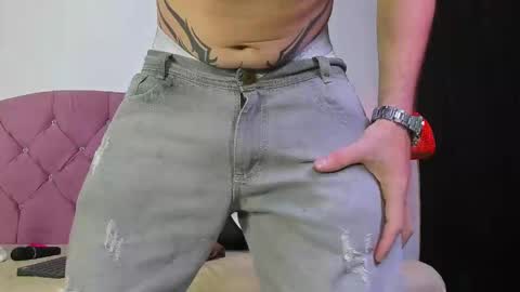 Snapshot of louis_bcasta1 chatting on March 2025 11:03:01 AM OF louis bcasta1 online show from March 2025 11:03:01 AM