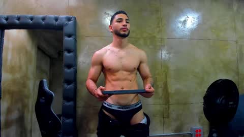 Louis online show from March 2025 08:00:01 PM