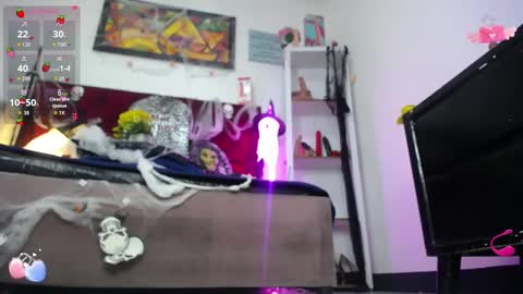 Snapshot of louise_nails chatting on October 2025 12:26:02 PM LouIse online show from October 2025 12:26:02 PM