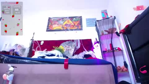 Snapshot of louise_nails chatting on October 2025 02:12:01 PM LouIse online show from October 2025 02:12:01 PM