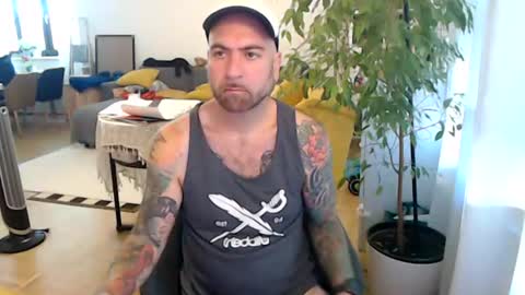 Snapshot of lovalova666 chatting on June 2026 07:40:01 AM Guapito online show from June 2026 07:40:01 AM
