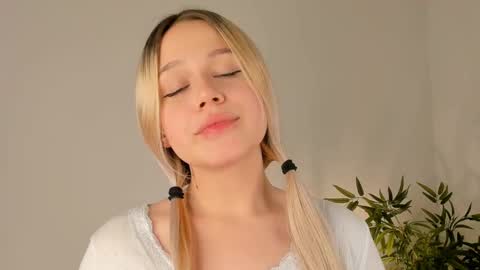 Eva online show from November 2025 01:11:01 PM