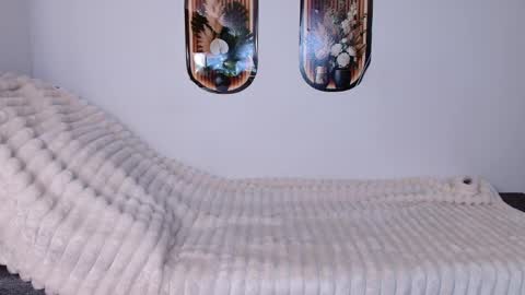 love bella  online show from April 2026 12:19:01 AM