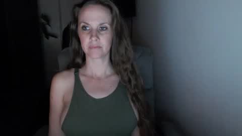 LoVe On  online show from November 2025 01:49:01 AM