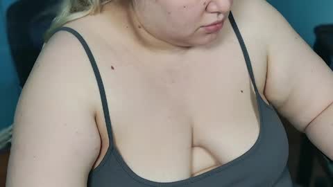Snapshot of love_wiggy18 chatting on May 2026 07:03:01 AM Ally online show from May 2026 07:03:01 AM