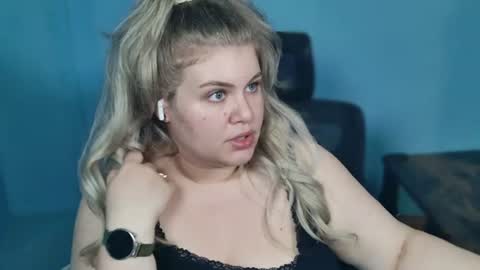 Snapshot of love_wiggy18 chatting on July 2026 08:42:01 AM Ally online show from July 2026 08:42:01 AM