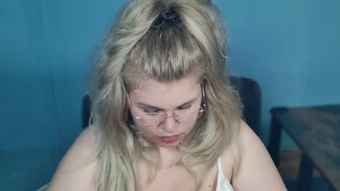 Snapshot of love_wiggy18 chatting on July 2026 11:57:01 AM Ally online show from July 2026 11:57:01 AM