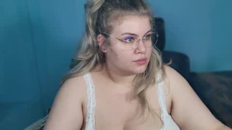Snapshot of love_wiggy18 chatting on July 2026 04:40:01 AM Ally online show from July 2026 04:40:01 AM