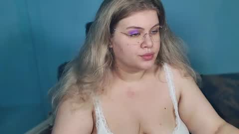 Snapshot of love_wiggy18 chatting on July 2026 05:00:02 AM Ally online show from July 2026 05:00:02 AM
