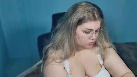 Snapshot of love_wiggy18 chatting on July 2026 04:54:02 AM Ally online show from July 2026 04:54:02 AM