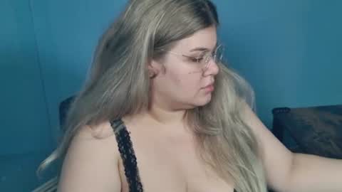 Snapshot of love_wiggy18 chatting on August 2026 05:06:02 AM Ally online show from August 2026 05:06:02 AM