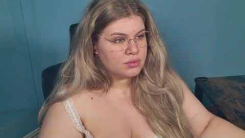Snapshot of love_wiggy18 chatting on August 2026 04:44:02 AM Ally online show from August 2026 04:44:02 AM