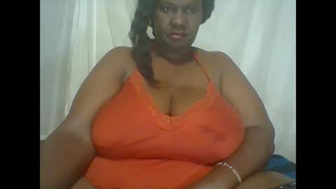 Snapshot of lovebigmelon chatting on April 2026 02:22:02 AM Lynn online show from April 2026 02:22:02 AM