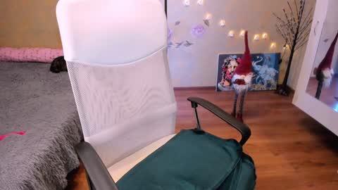 cat-girl online show from January 2025 02:30:01 PM