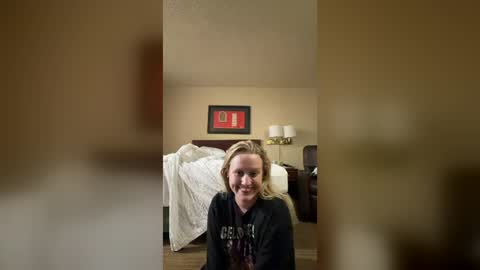 loveclaireelise online show from August 2026 11:23:02 AM