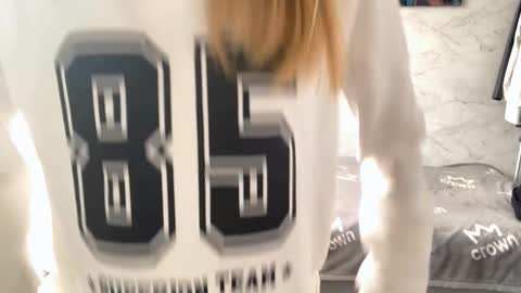 Ella online show from October 2025 07:18:01 AM